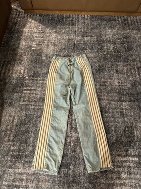 Essentials Jeans